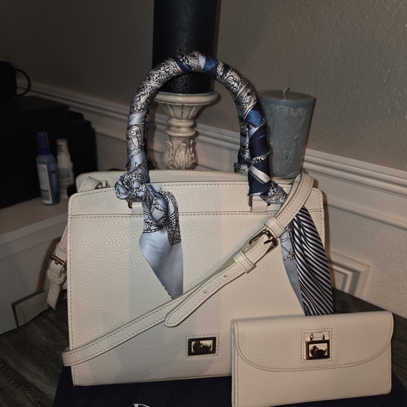 Dooney & Bourke Handbags - Dooney and Bourke Elegant Cream White Leather Satchel Wallet.